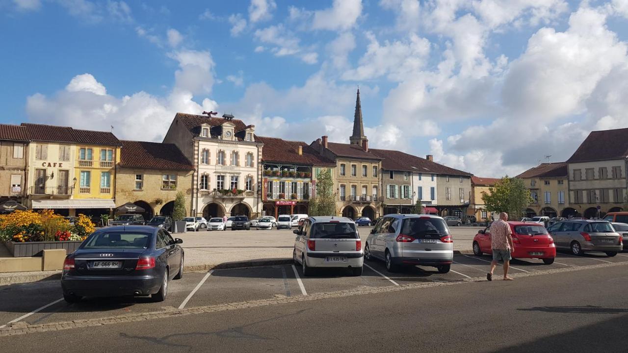 Le Peyroutet Apartamento Cazaux-Villecomtal Exterior foto
