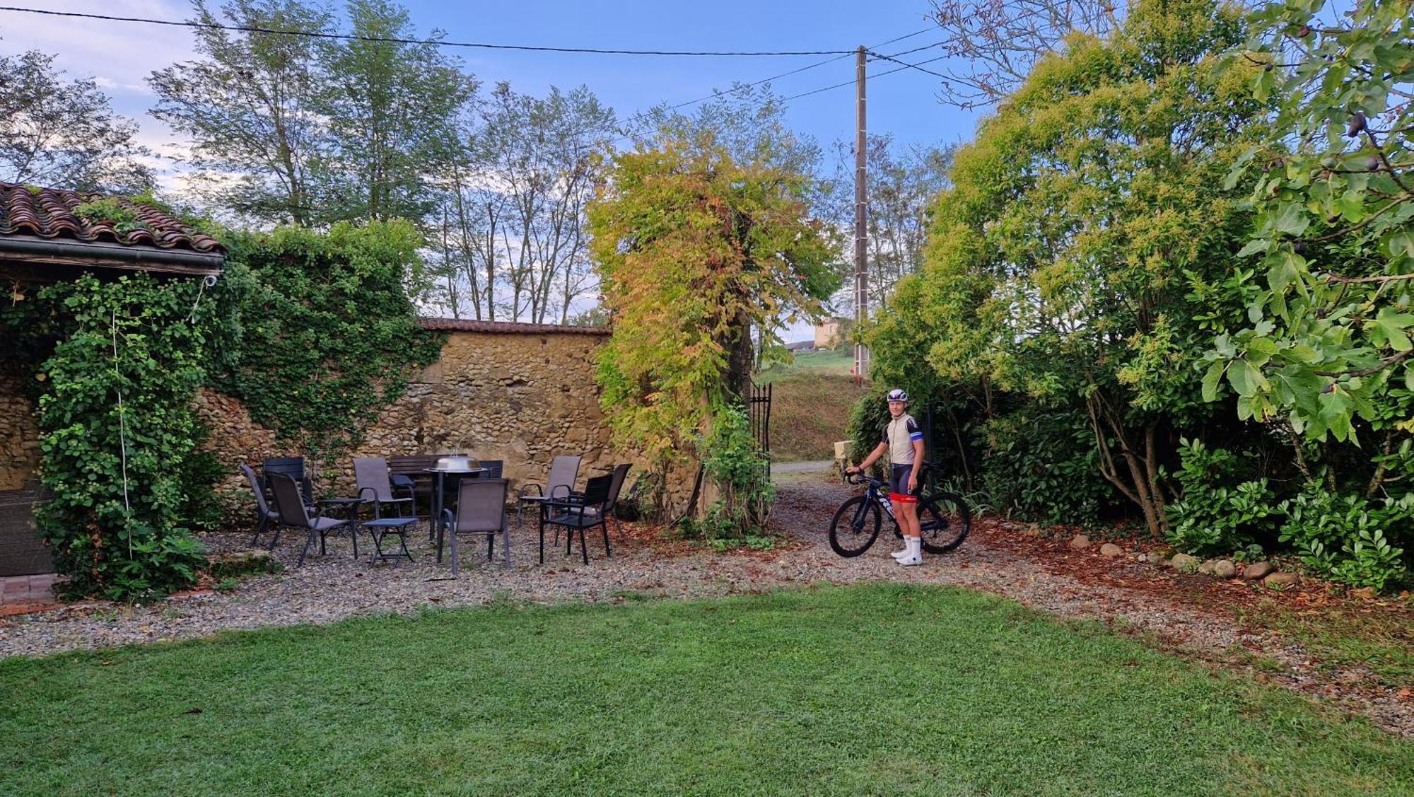 Le Peyroutet Apartamento Cazaux-Villecomtal Exterior foto